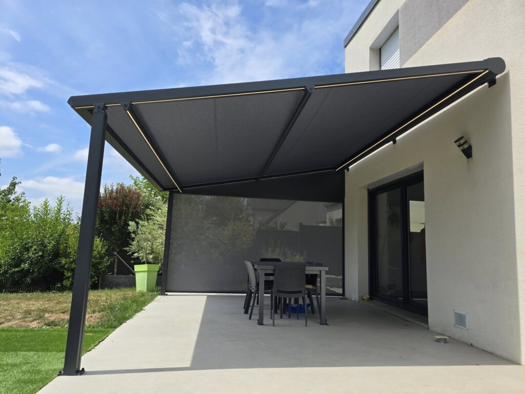 Pergolas Toile avec brise vue et led Intégrées
